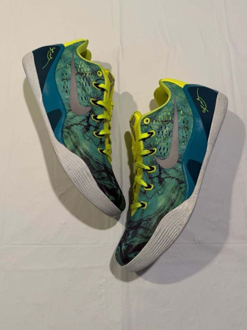 Nike Kobe 9 EM Easter Basketball Shoes (Style Code: 646701-300) 10.5